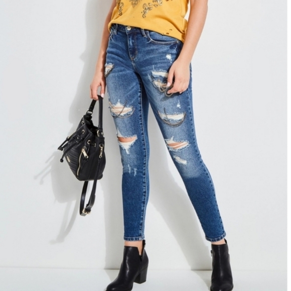 Guess Denim - Guess CHAIN-EMBELLISHED SEXY CURVE JEANS
30
